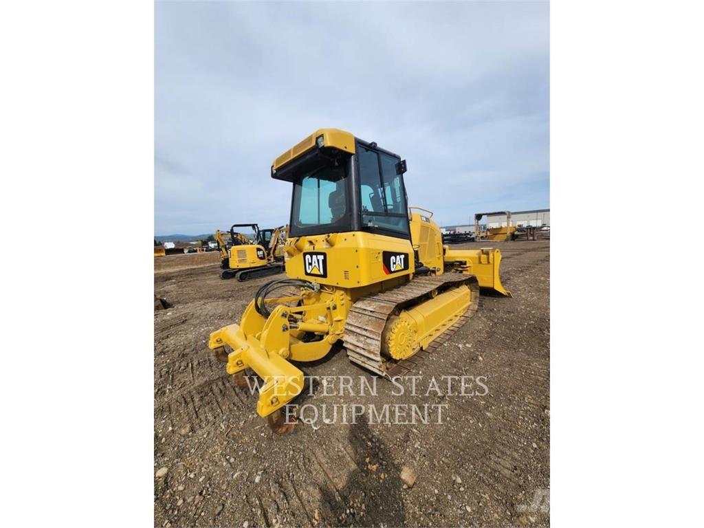 CAT D5K2 بلدوزرات مجنزرة