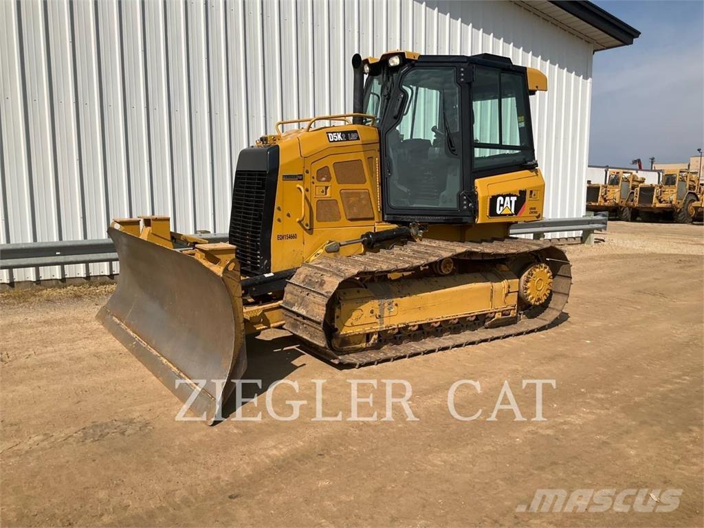 CAT D5K2 بلدوزرات مجنزرة