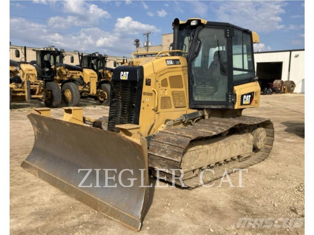 CAT D5K2 بلدوزرات مجنزرة