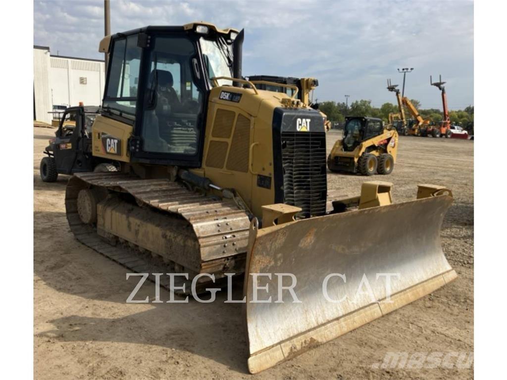 CAT D5K2 بلدوزرات مجنزرة