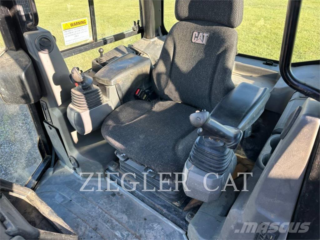 CAT D5K2 بلدوزرات مجنزرة