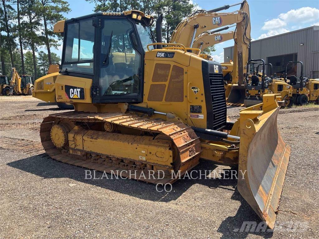 CAT D5K2 LGP بلدوزرات مجنزرة