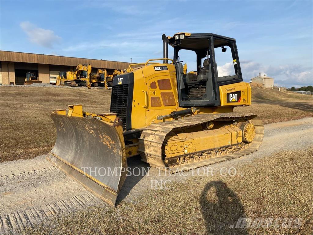 CAT D5K2 LGP بلدوزرات مجنزرة