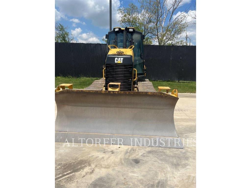 CAT D5K2 XL بلدوزرات مجنزرة