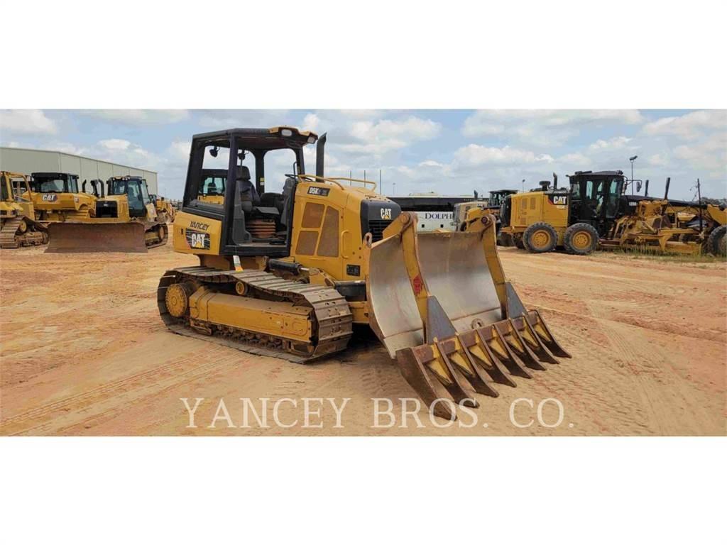 CAT D5K2 XL بلدوزرات مجنزرة