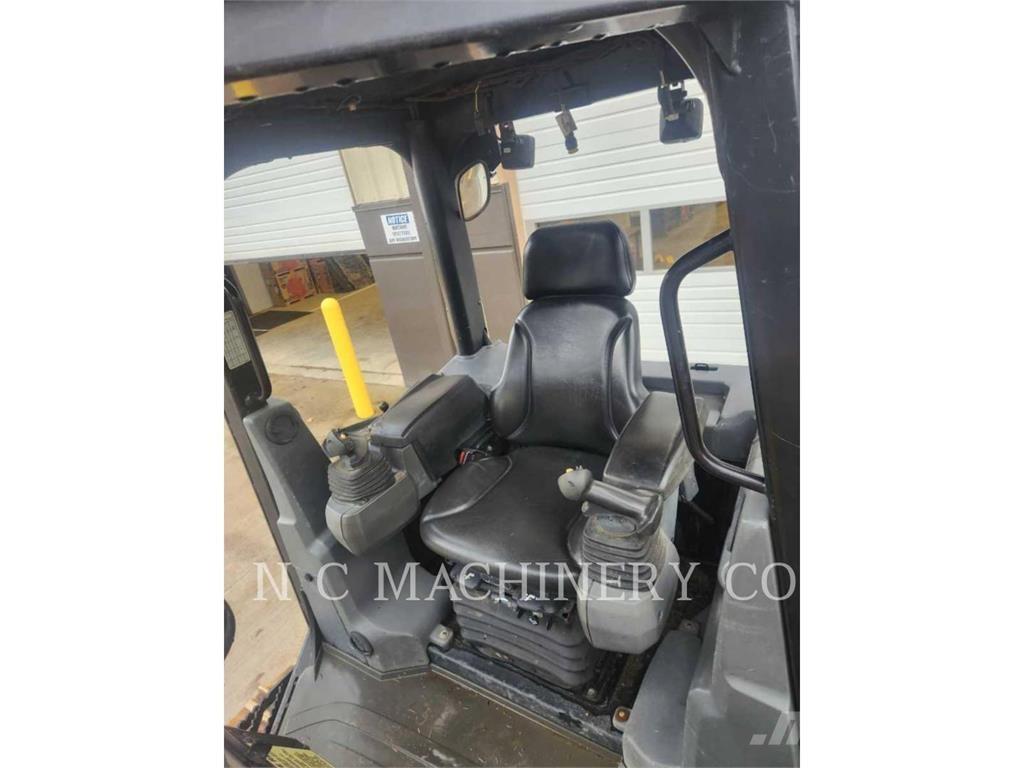 CAT D5K2 XLCN بلدوزرات مجنزرة