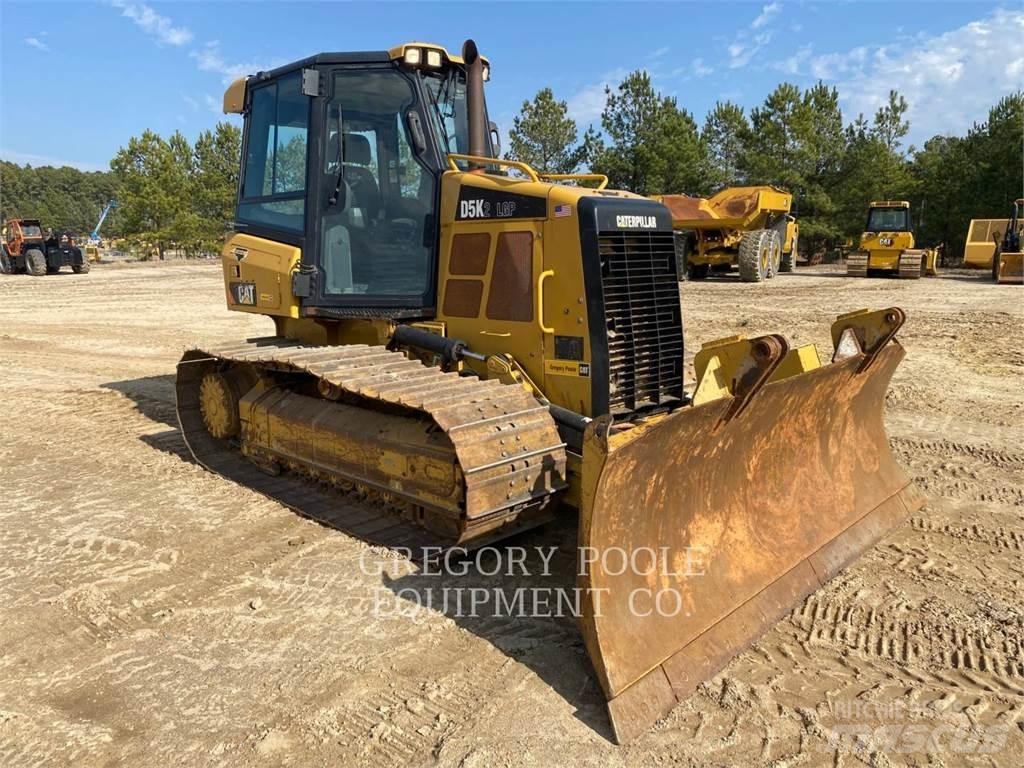 CAT D5K2LGP بلدوزرات مجنزرة