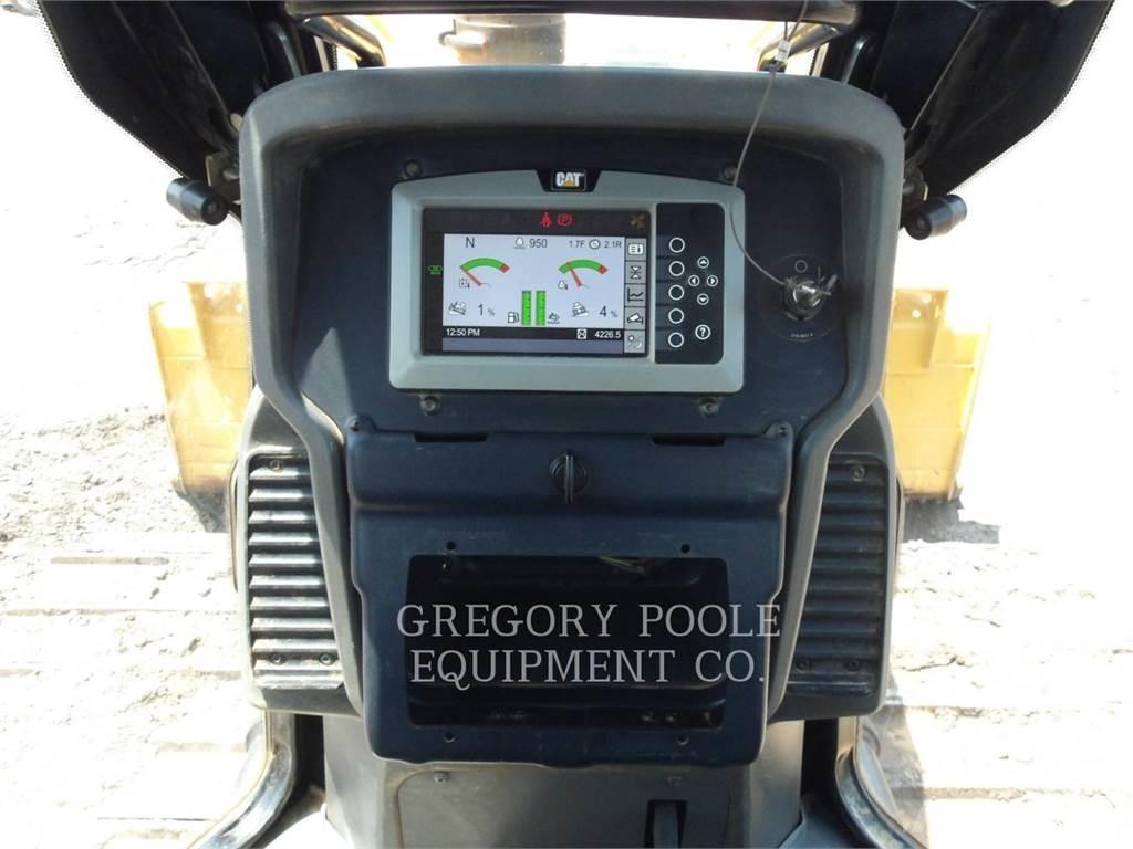 CAT D5K2LGP بلدوزرات مجنزرة