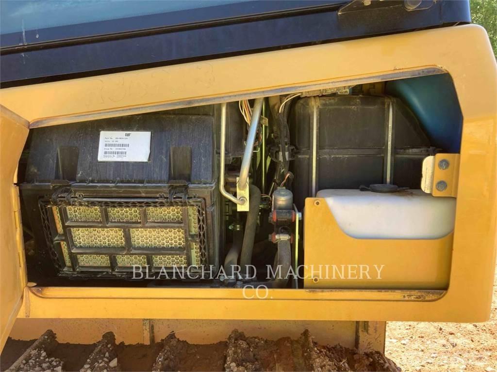 CAT D5K2LGP بلدوزرات مجنزرة