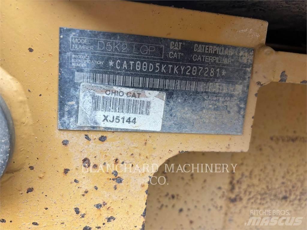 CAT D5K2LGP بلدوزرات مجنزرة