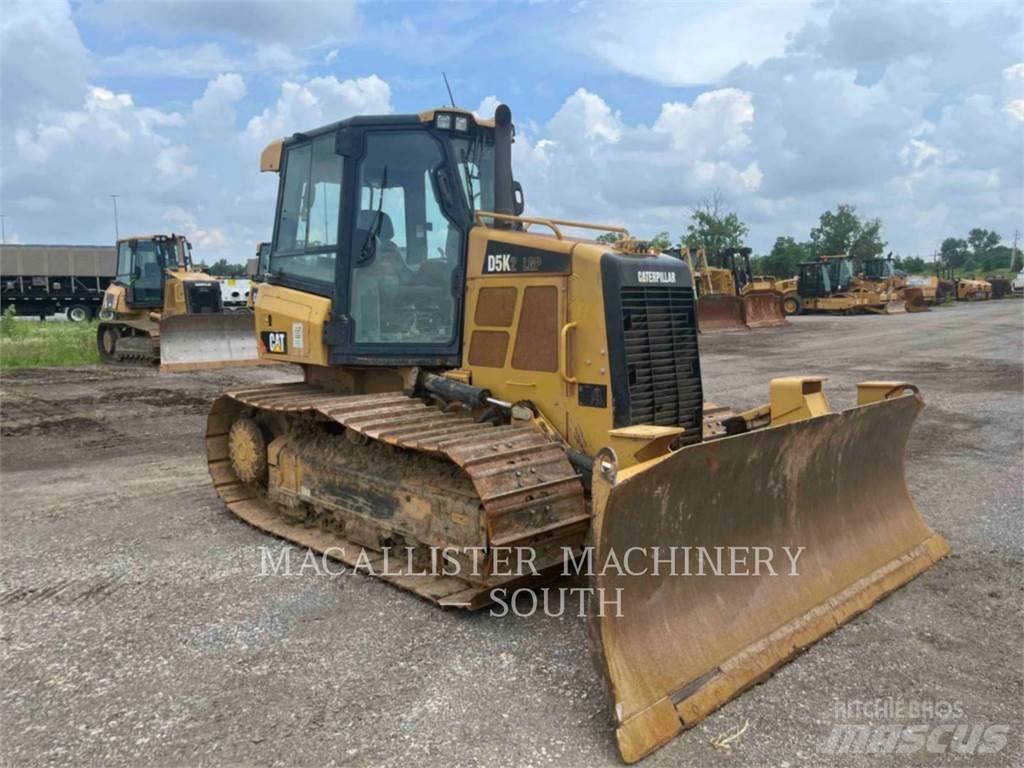CAT D5K2LGP بلدوزرات مجنزرة