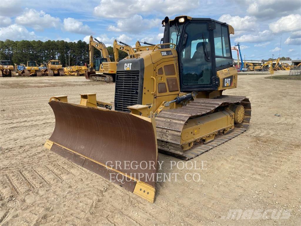 CAT D5K2LGP بلدوزرات مجنزرة