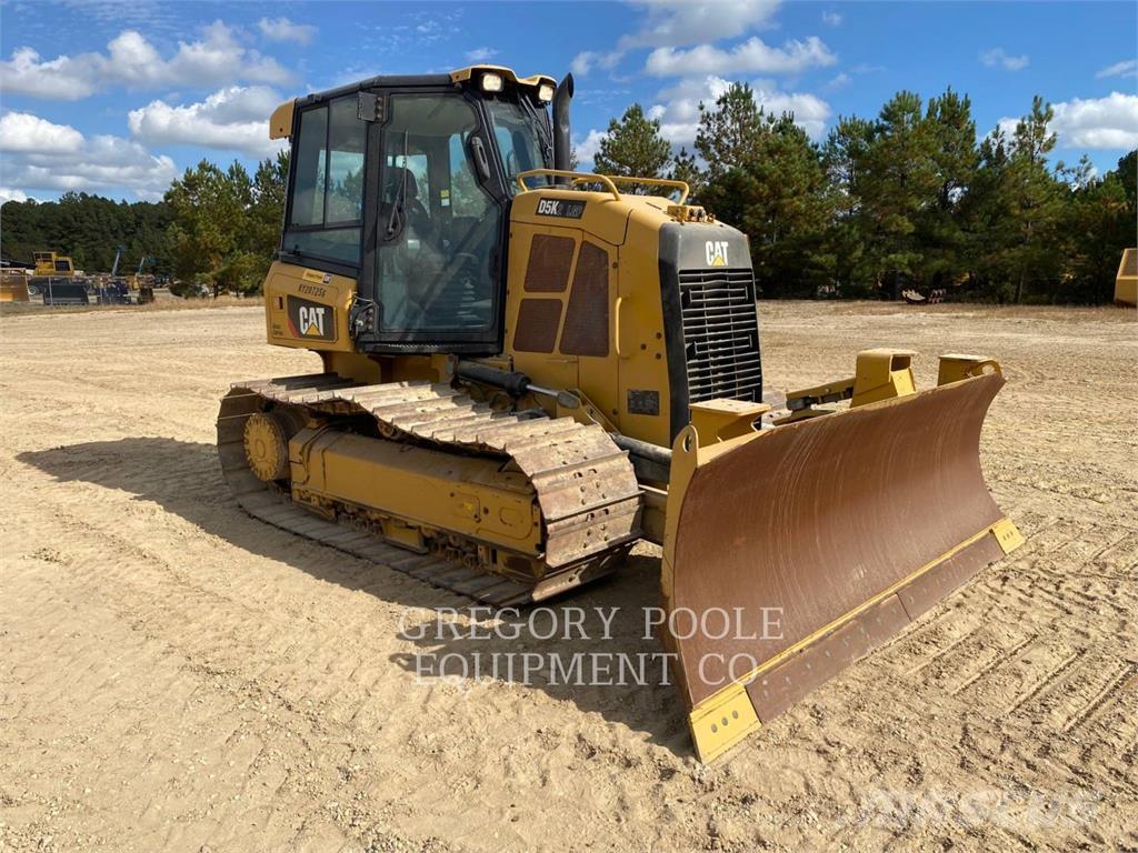 CAT D5K2LGP بلدوزرات مجنزرة