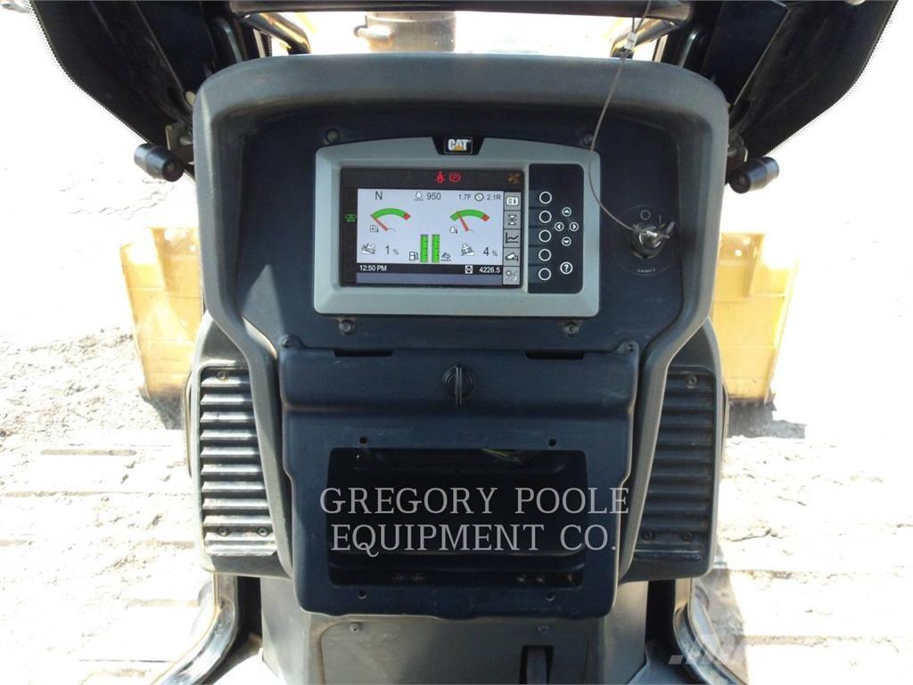 CAT D5K2LGP بلدوزرات مجنزرة