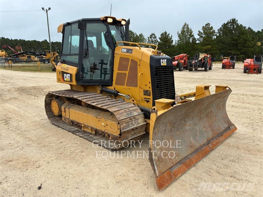 CAT D5K2LGP بلدوزرات مجنزرة