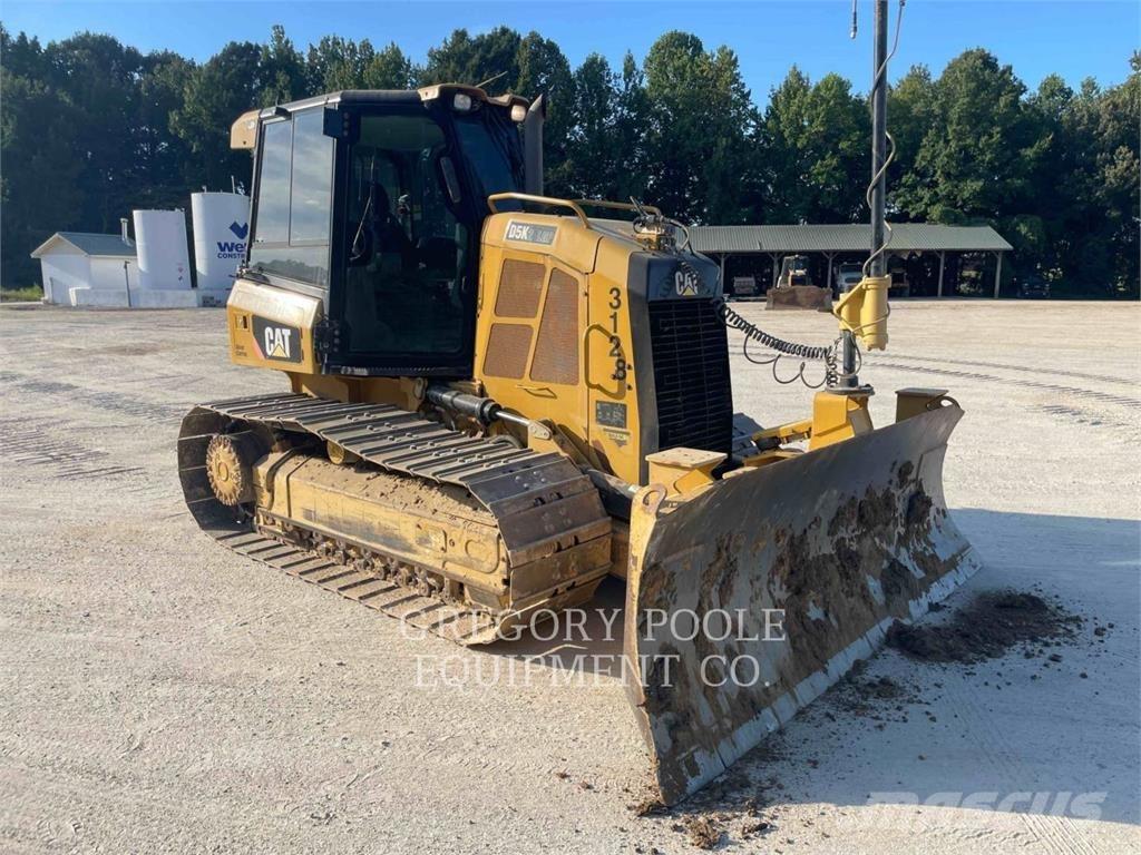 CAT D5K2LGP بلدوزرات مجنزرة