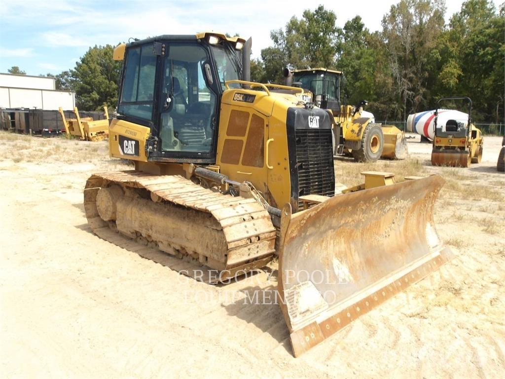 CAT D5K2LGP بلدوزرات مجنزرة