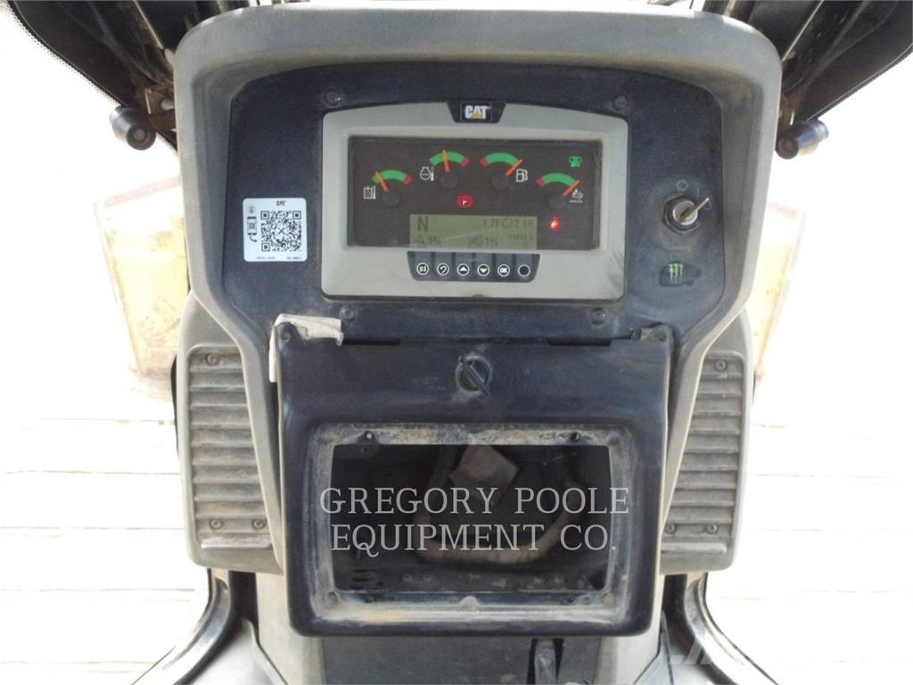 CAT D5K2LGP بلدوزرات مجنزرة