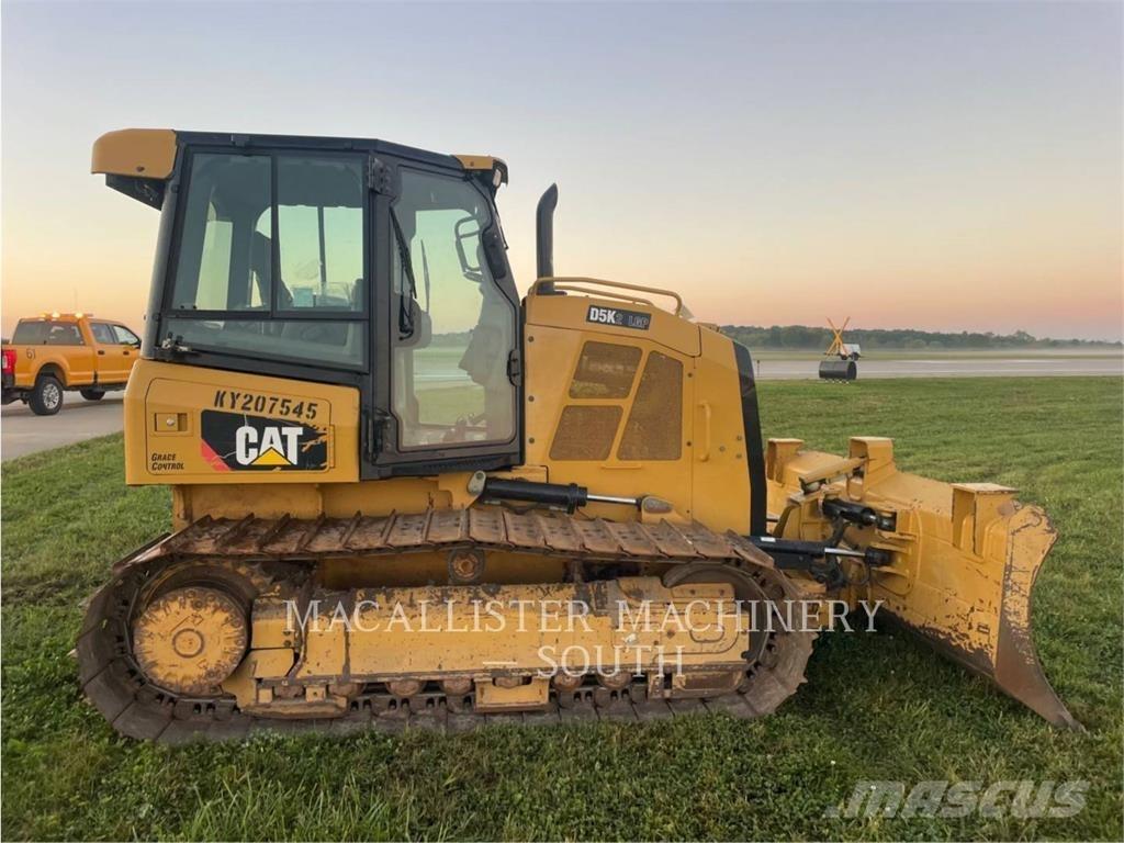 CAT D5K2LGP بلدوزرات مجنزرة