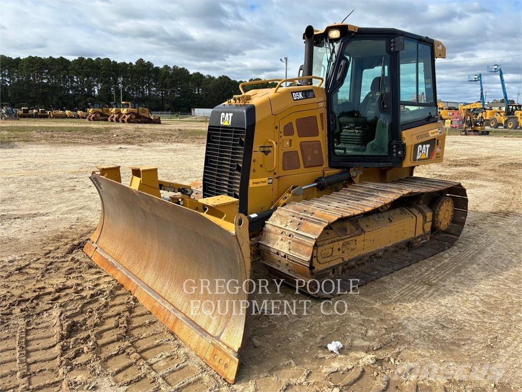 CAT D5K2LGP بلدوزرات مجنزرة