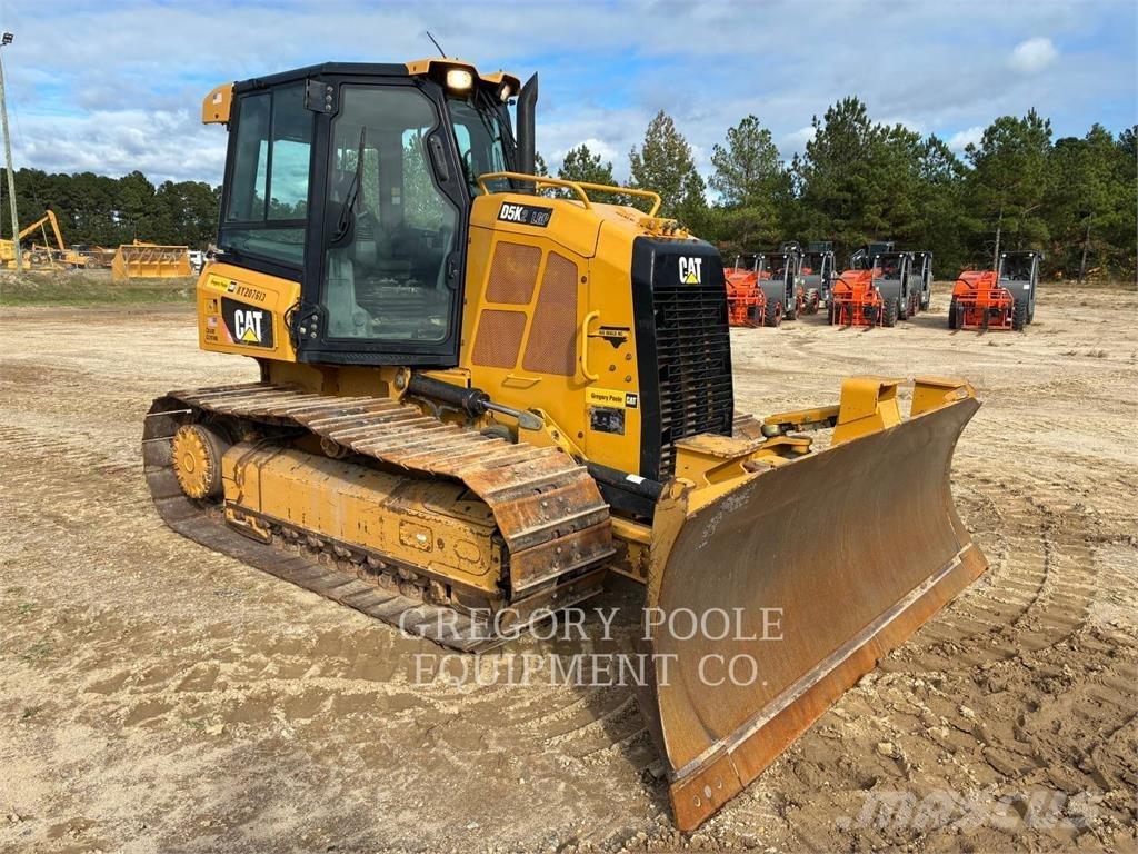 CAT D5K2LGP بلدوزرات مجنزرة