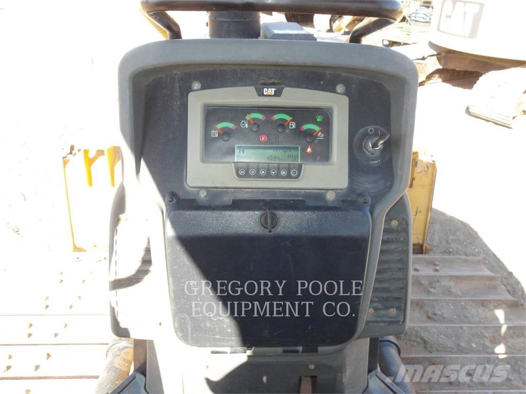 CAT D5K2LGP بلدوزرات مجنزرة