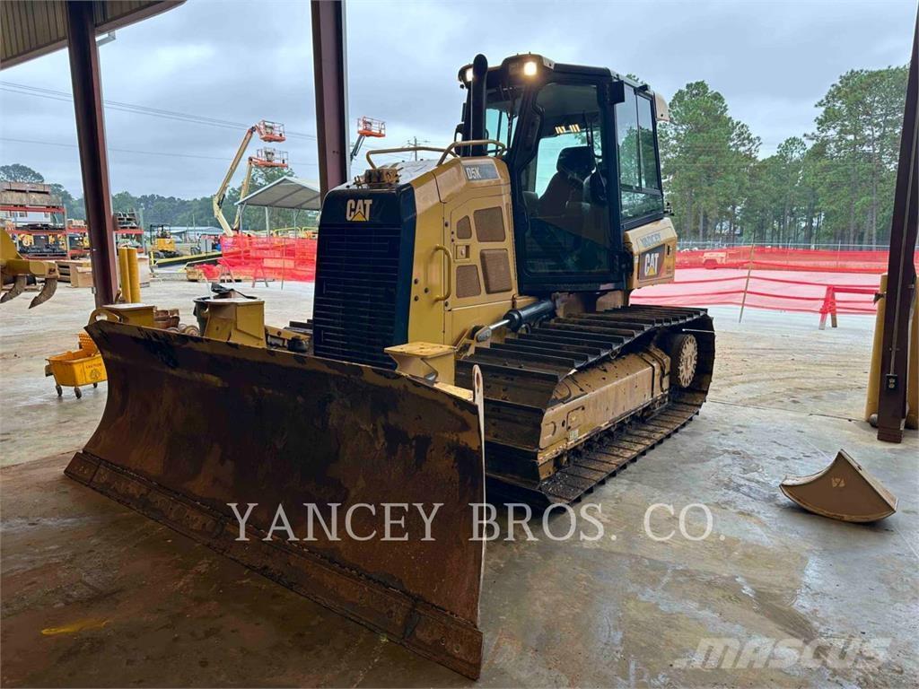 CAT D5K2LGP بلدوزرات مجنزرة