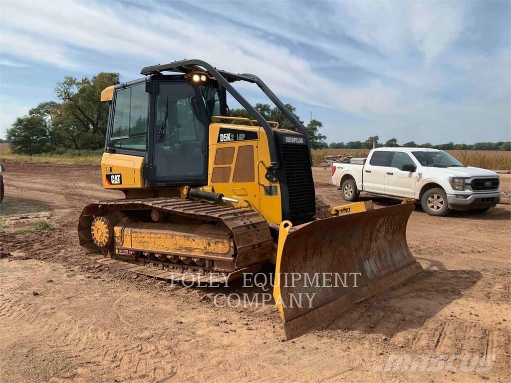 CAT D5K2LGP بلدوزرات مجنزرة