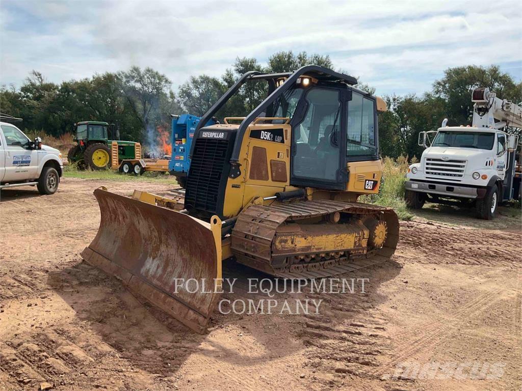 CAT D5K2LGP بلدوزرات مجنزرة