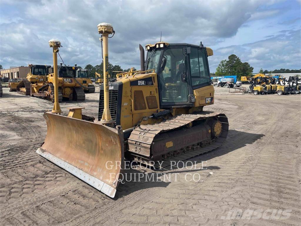 CAT D5K2LGP بلدوزرات مجنزرة