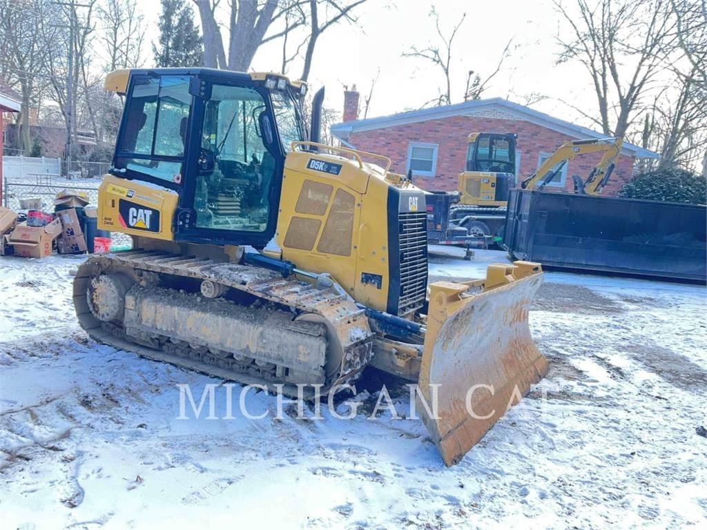 CAT D5K2X ASZ24F بلدوزرات مجنزرة