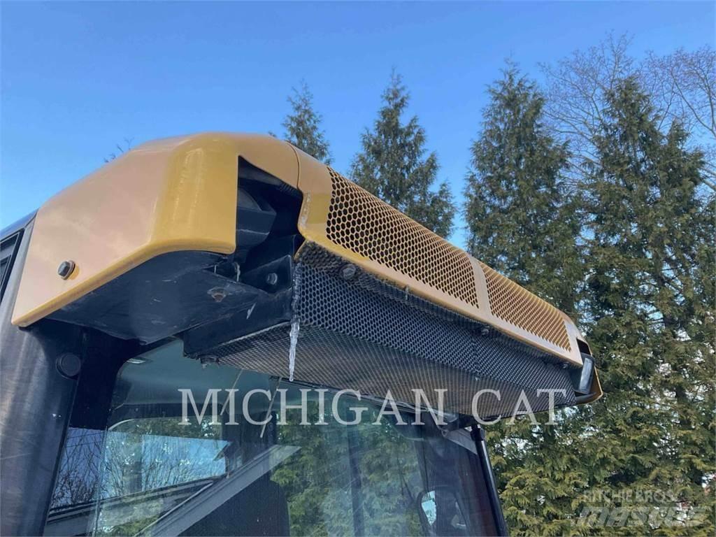 CAT D5K2X ASZ24F بلدوزرات مجنزرة