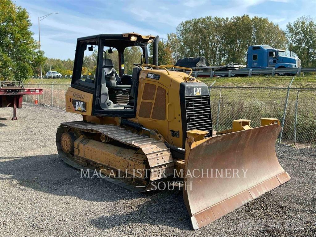 CAT D5K2XL بلدوزرات مجنزرة