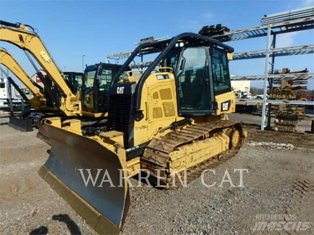 CAT D5K2XL ARO بلدوزرات مجنزرة