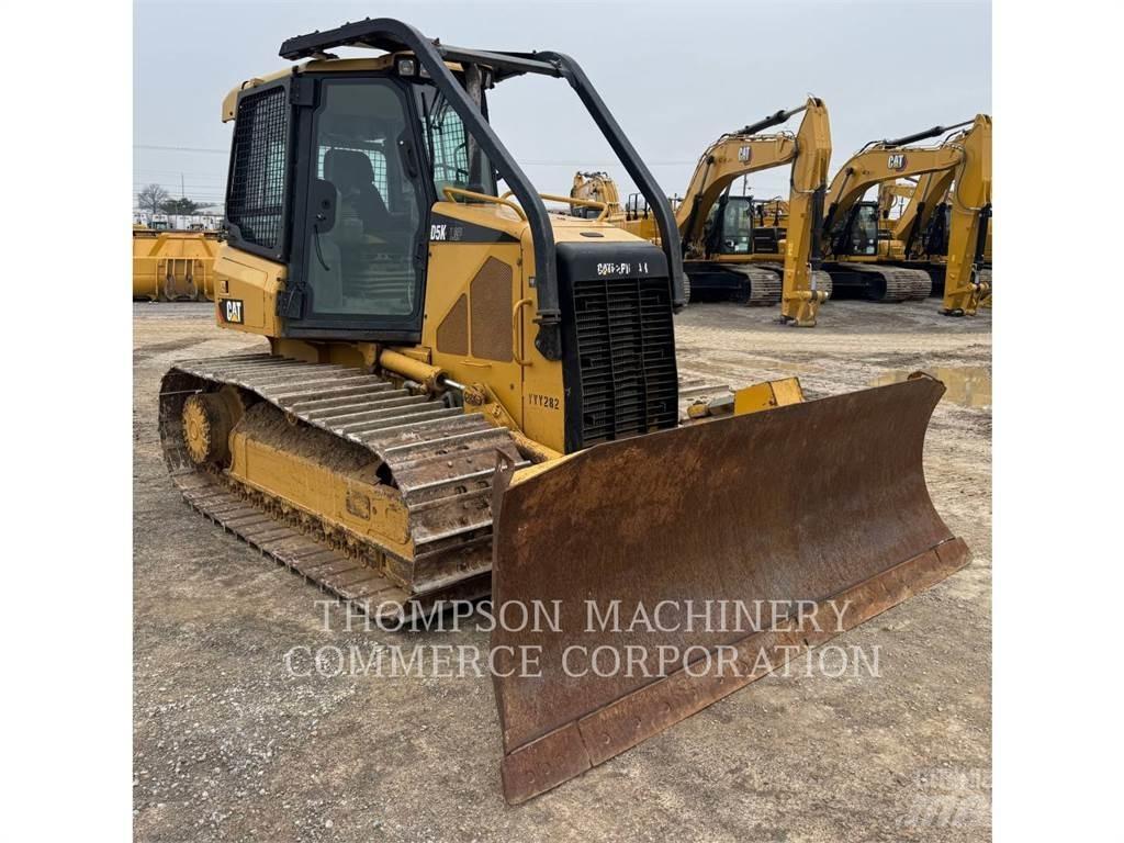 CAT D5KLGP بلدوزرات مجنزرة