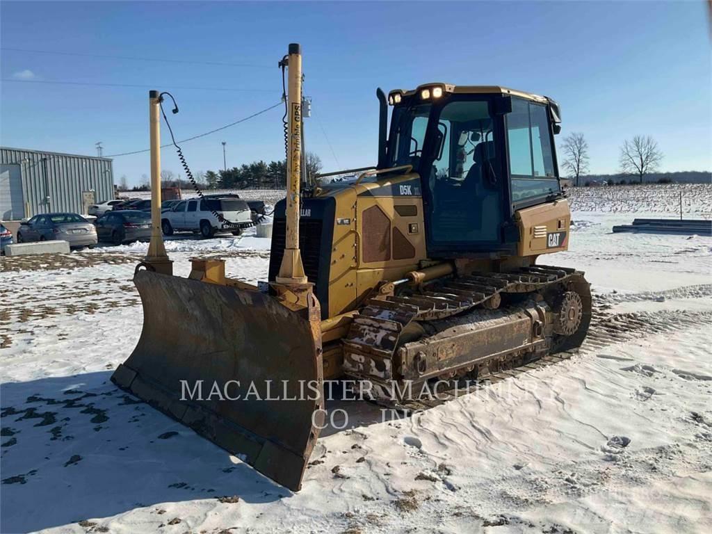 CAT D5KXL بلدوزرات مجنزرة