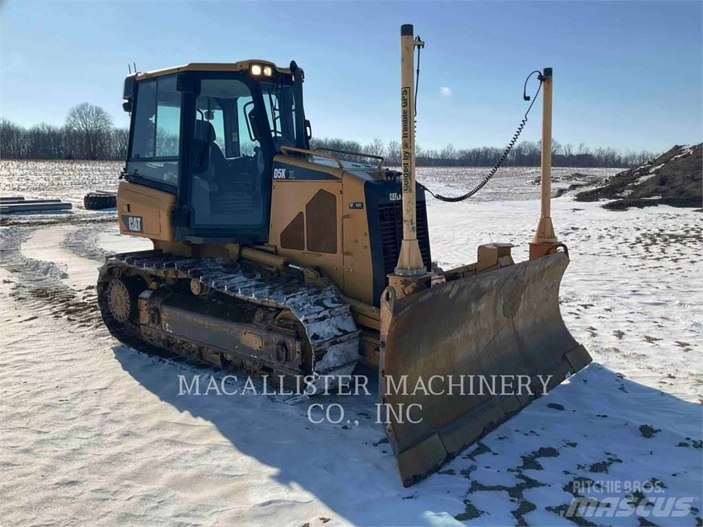 CAT D5KXL بلدوزرات مجنزرة