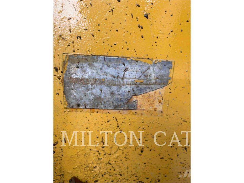 CAT D5NLGP بلدوزرات مجنزرة