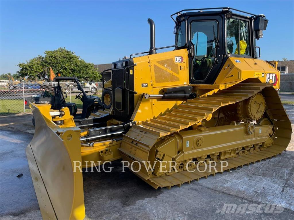 CAT D5VPEW بلدوزرات مجنزرة