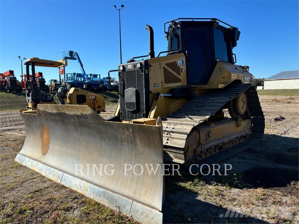 CAT D5VPEW بلدوزرات مجنزرة