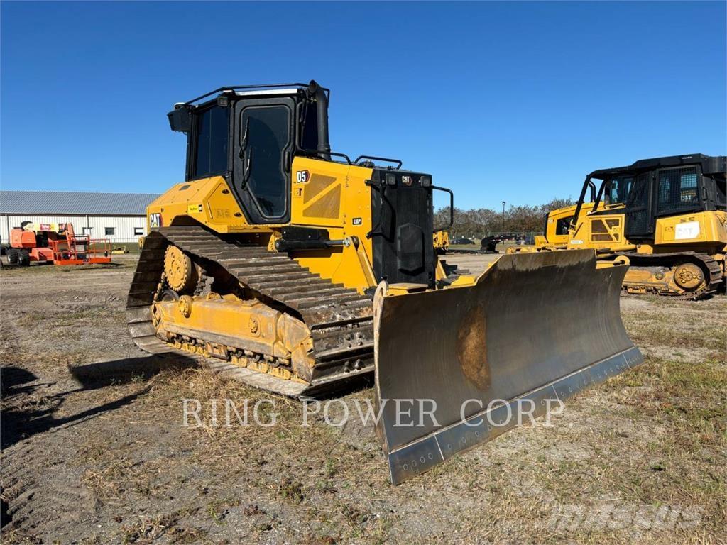 CAT D5VPEW بلدوزرات مجنزرة