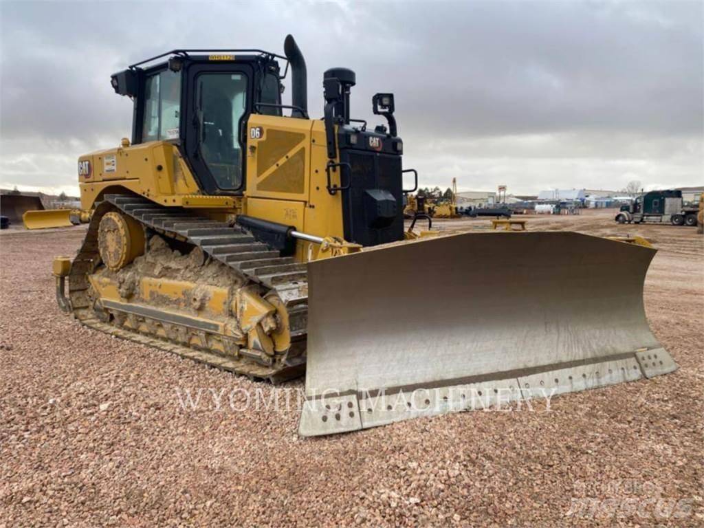 CAT D6 بلدوزرات مجنزرة