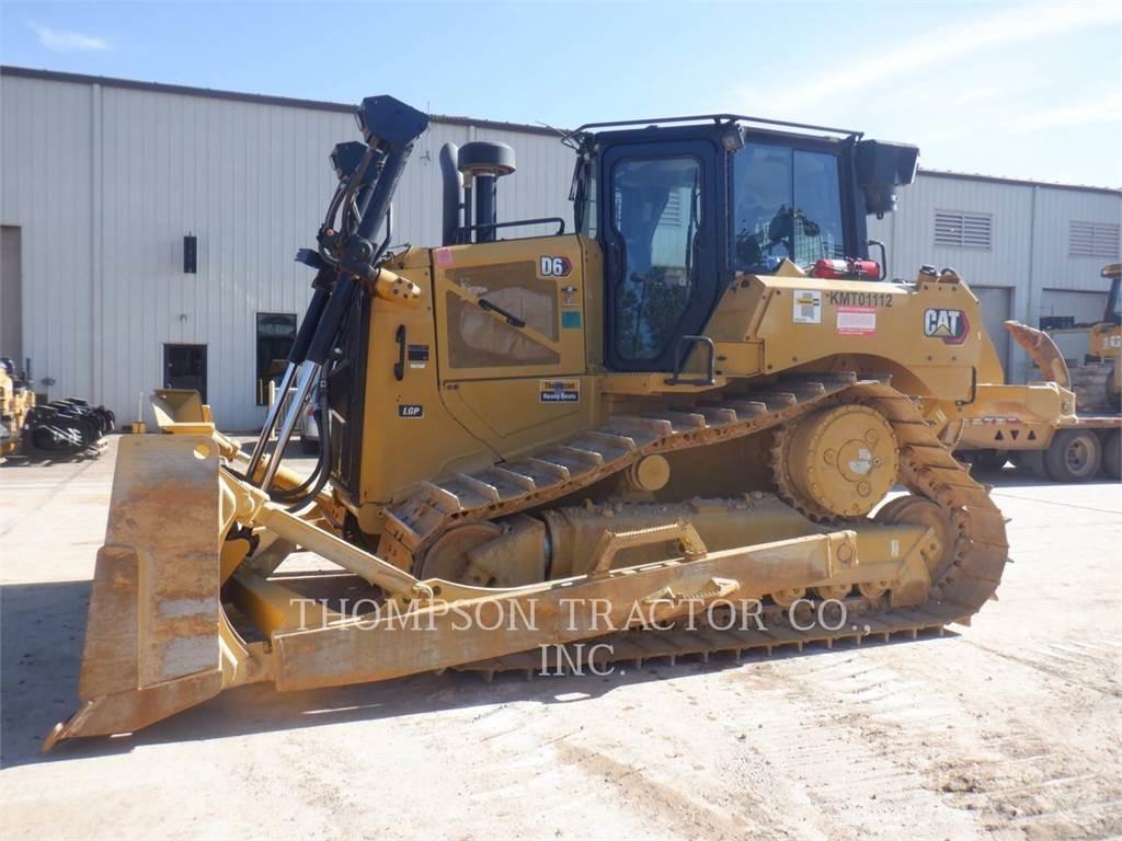 CAT D6 بلدوزرات مجنزرة