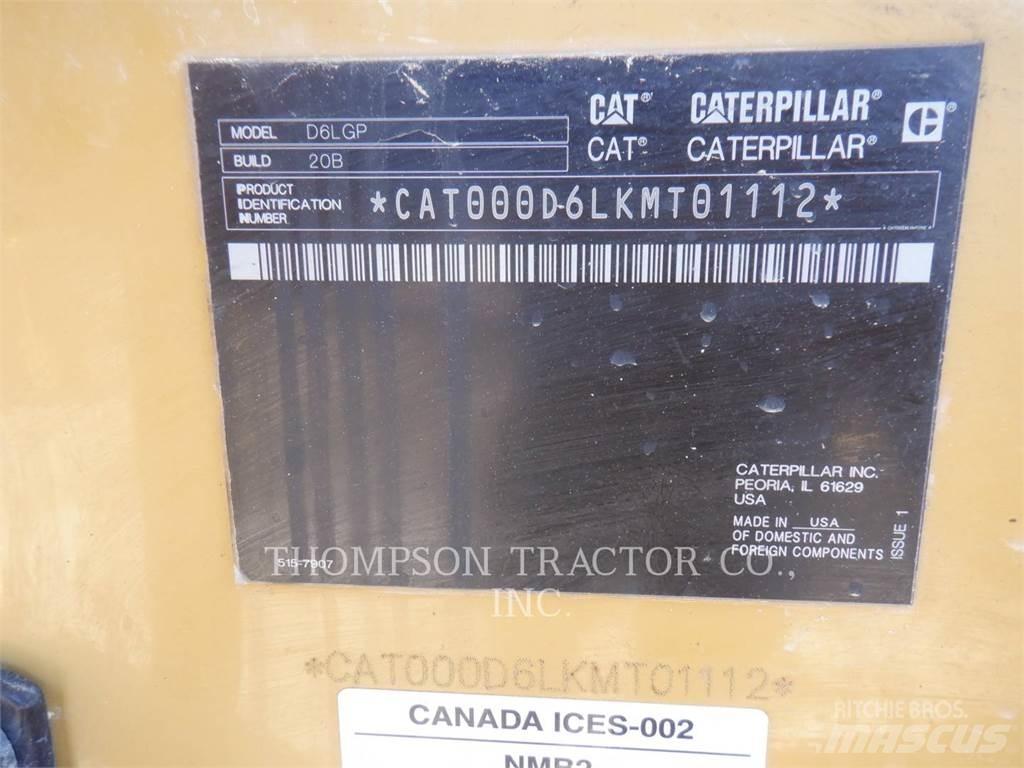 CAT D6 بلدوزرات مجنزرة