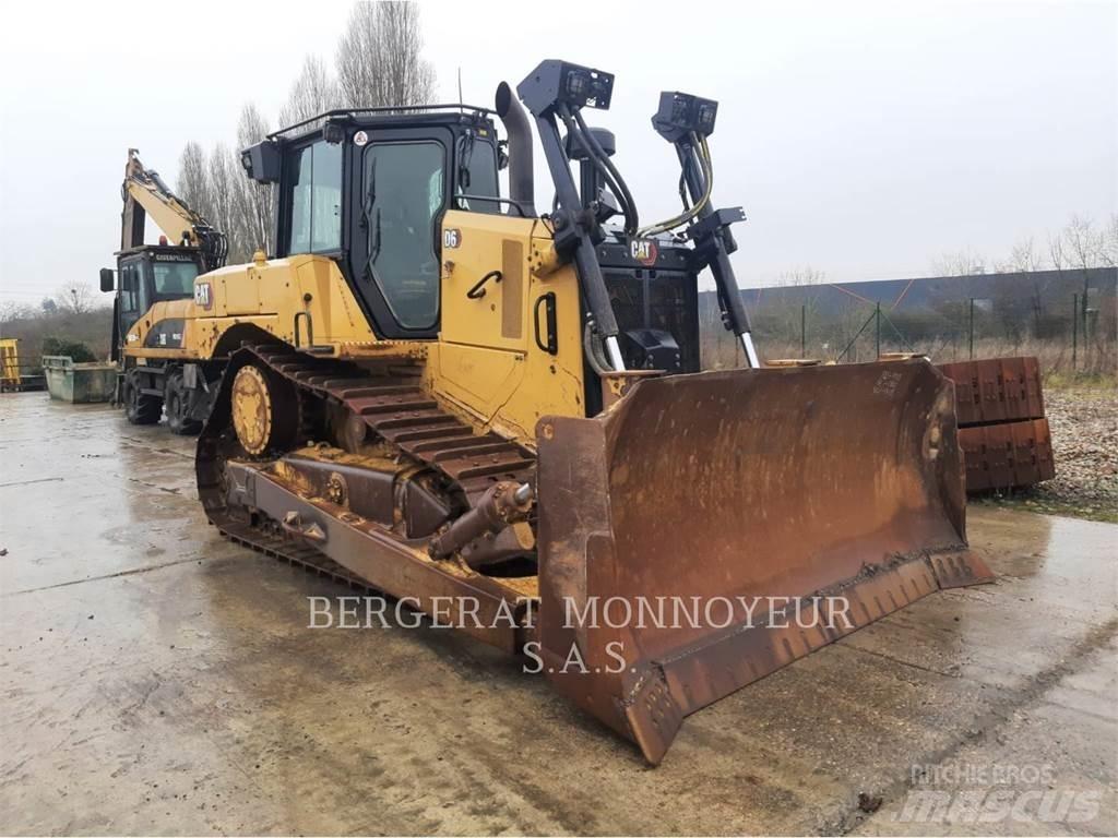 CAT D6 بلدوزرات مجنزرة