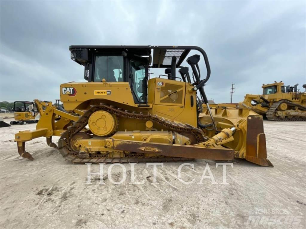 CAT D6 بلدوزرات مجنزرة