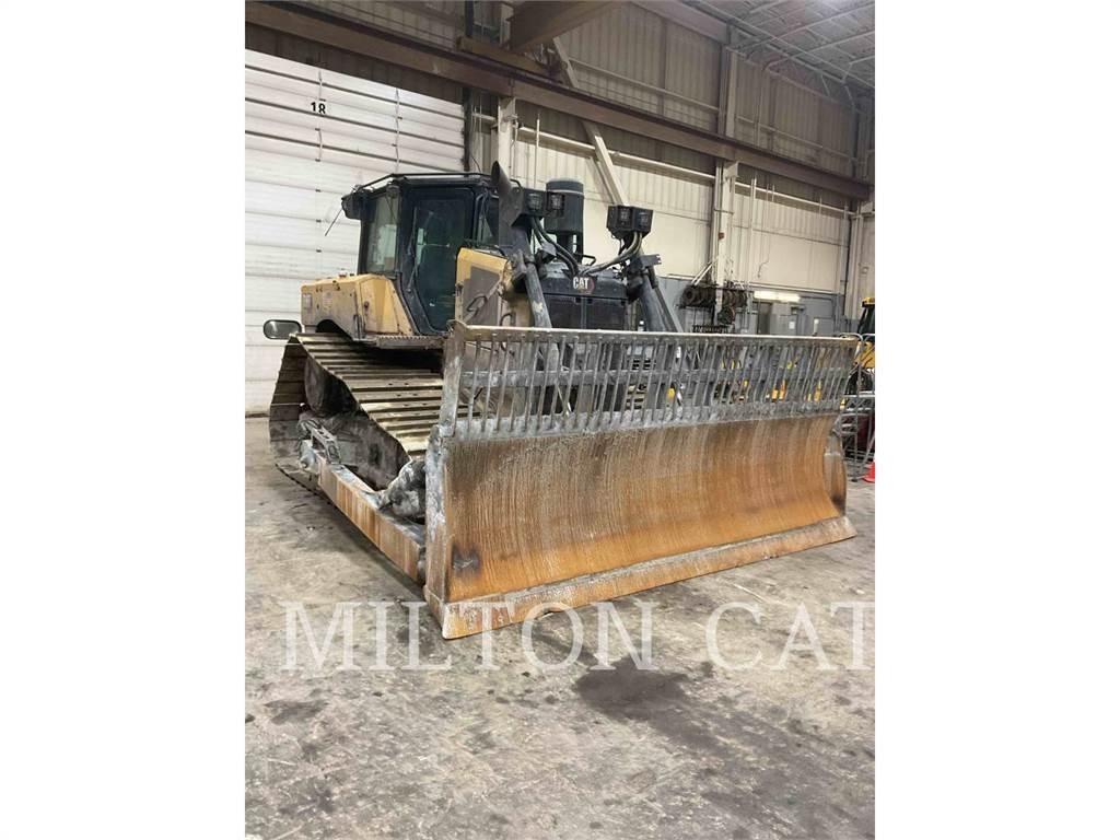 CAT D6 بلدوزرات مجنزرة