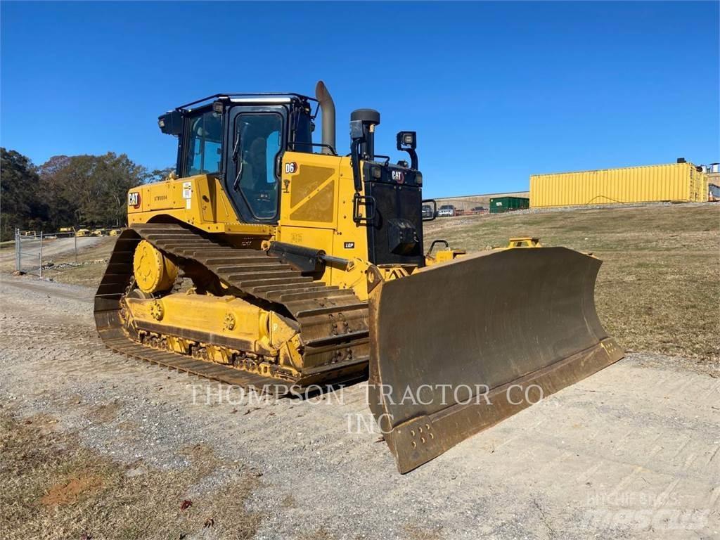 CAT D6 بلدوزرات مجنزرة