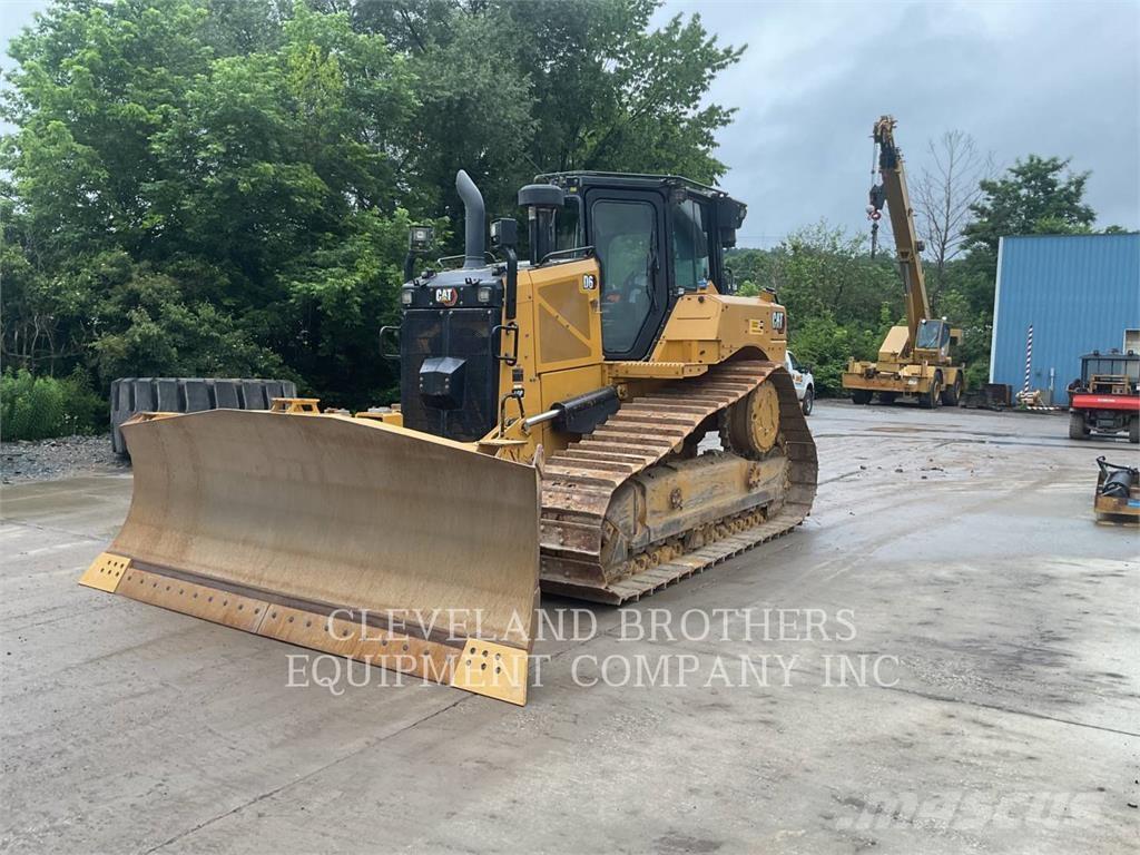 CAT D6 بلدوزرات مجنزرة