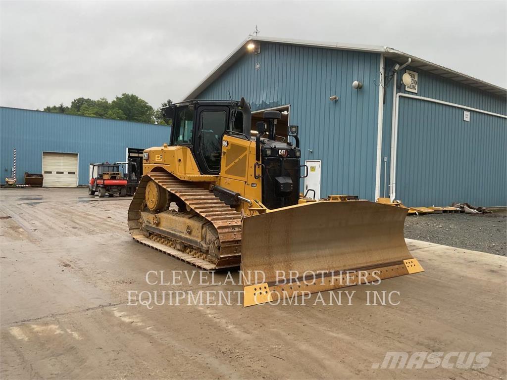 CAT D6 بلدوزرات مجنزرة